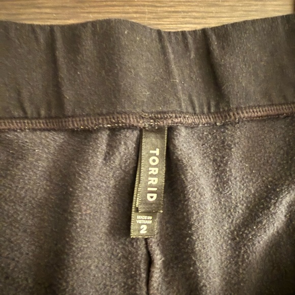 Torrid Fleece Lined Leggings Black Cozy Size 2 - Picture 3 of 4